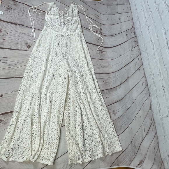 FREE PEOPLE Beach light crochet beige coverup jumpsuit, size M - Picture 7 of 16